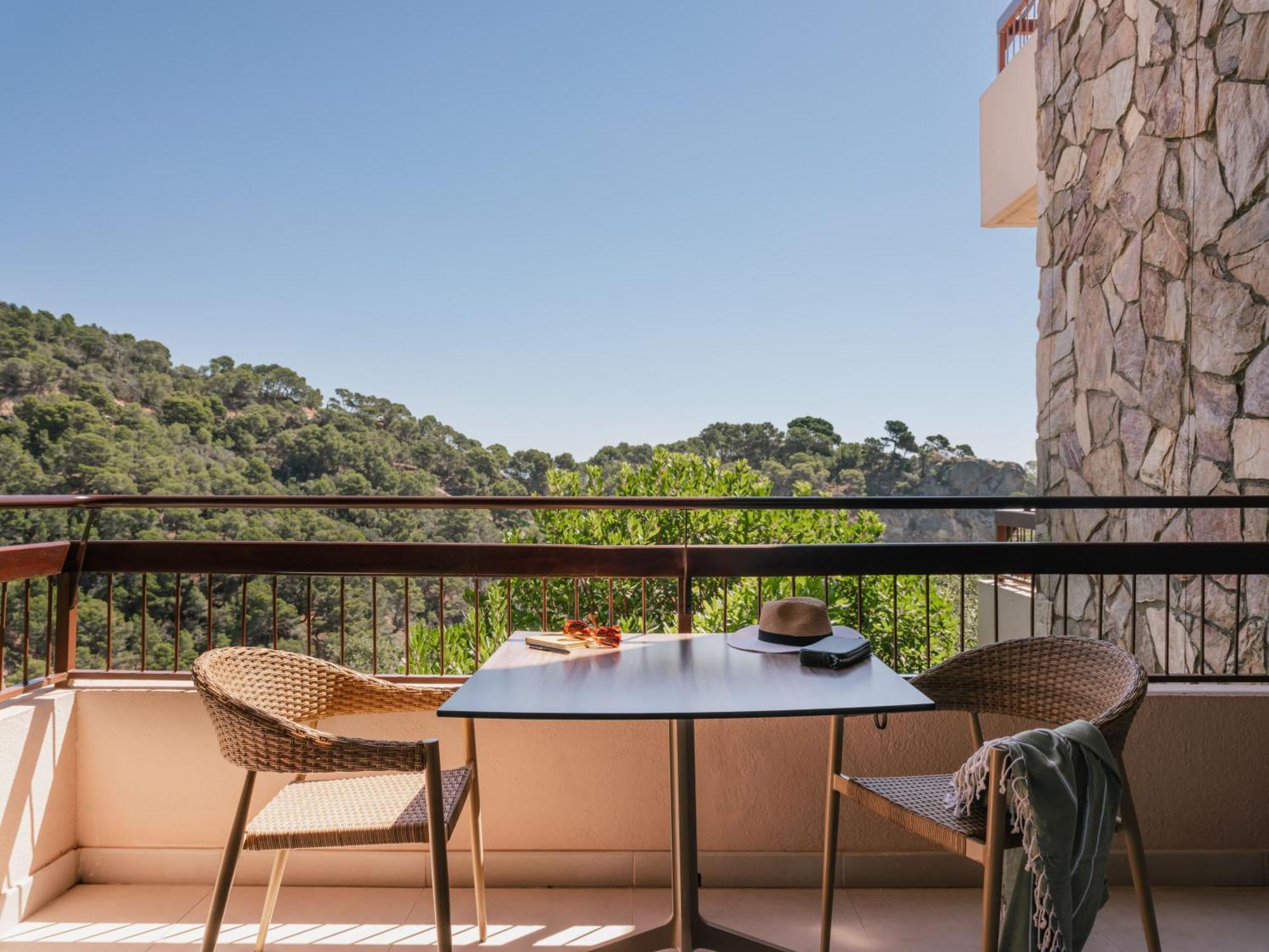Suite Junior ZEL con vistas al jardín